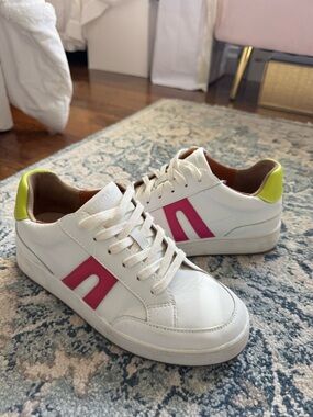 White Leather Sneakers with Pink Accent and green Heel